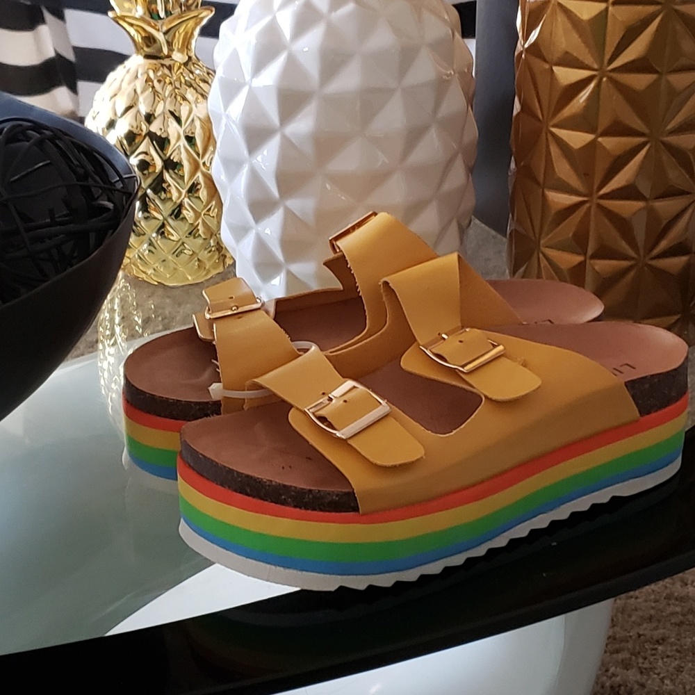 Sandals - Picture 3 of 6
